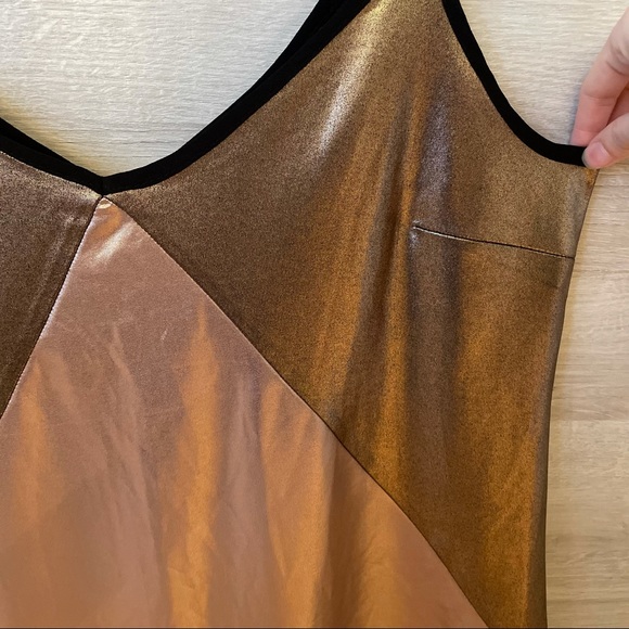 NWOT Dunnes Gold Chrome Shimmery Sparkly Nude Textured Sleeveless Tank Top - Picture 3 of 12